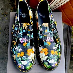 Dr. Martens Women’s Floral Black Shoes NWOT
